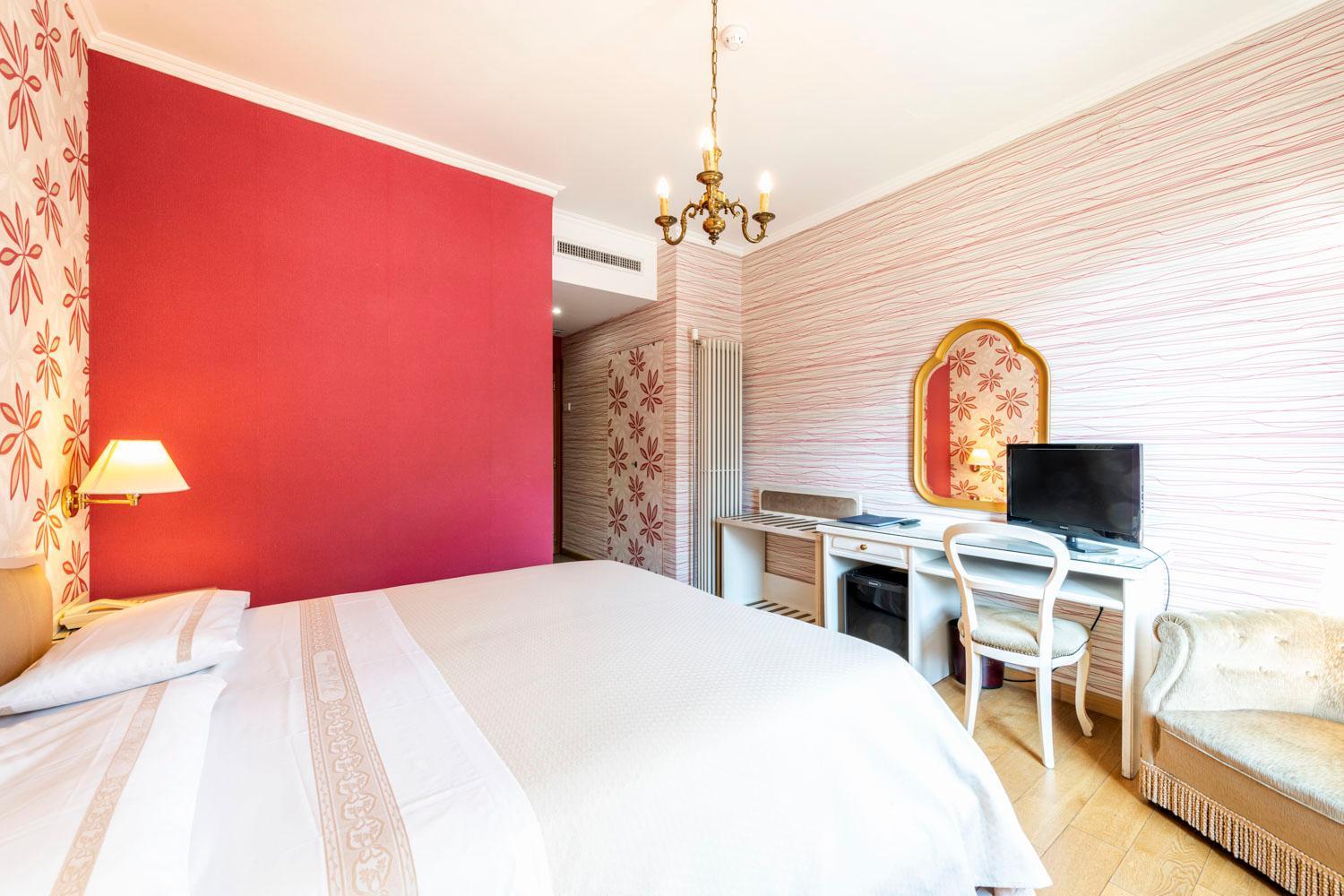 Doppel-/Zweibettzimmer mit eingeschränktem Seeblick