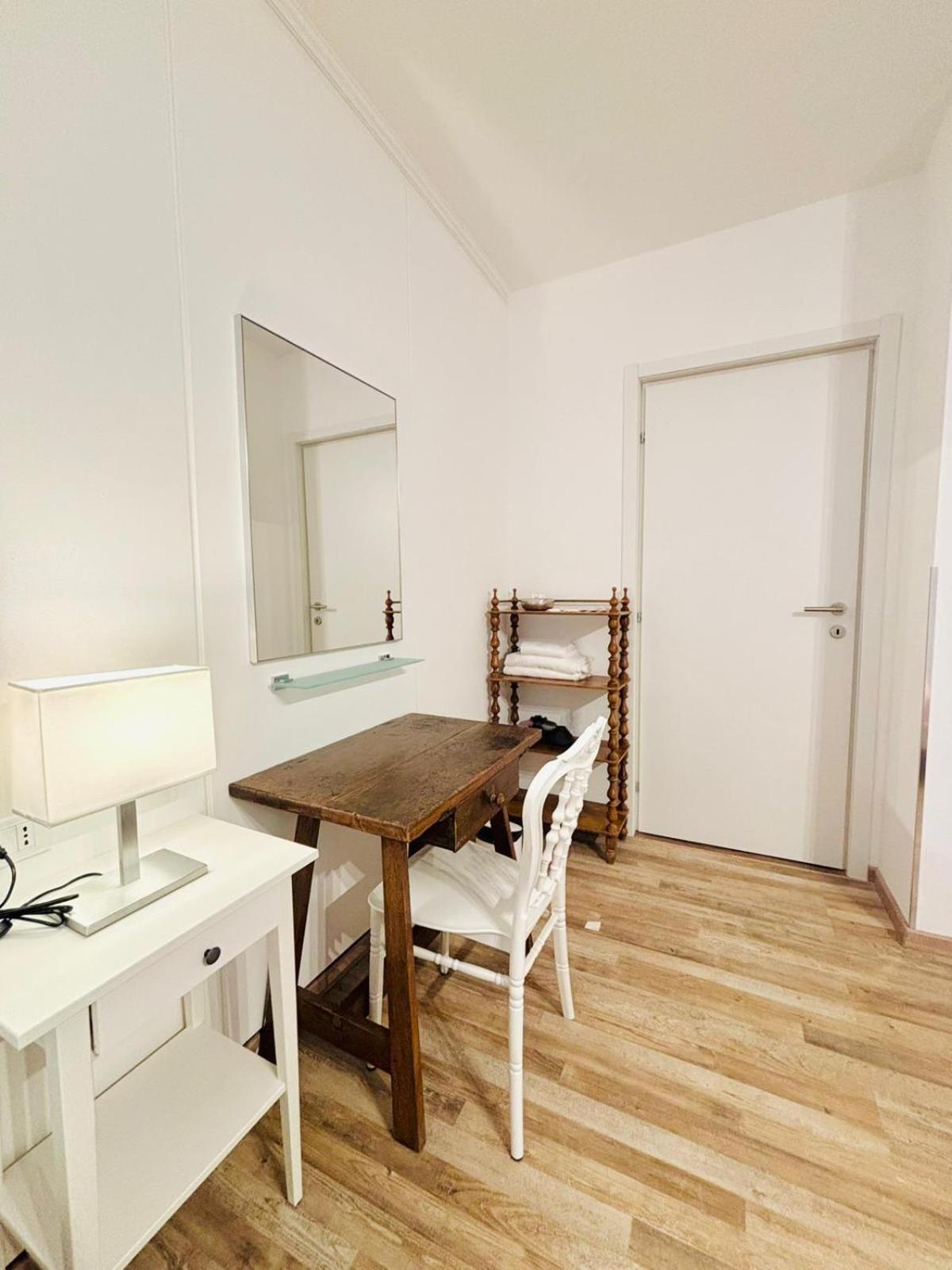 Tweepersoonskamer met Gedeelde Badkamer