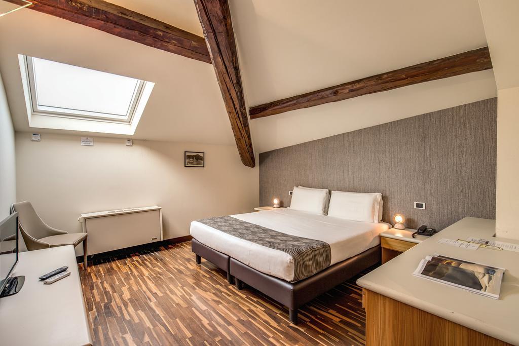 Double or Twin Room Attic